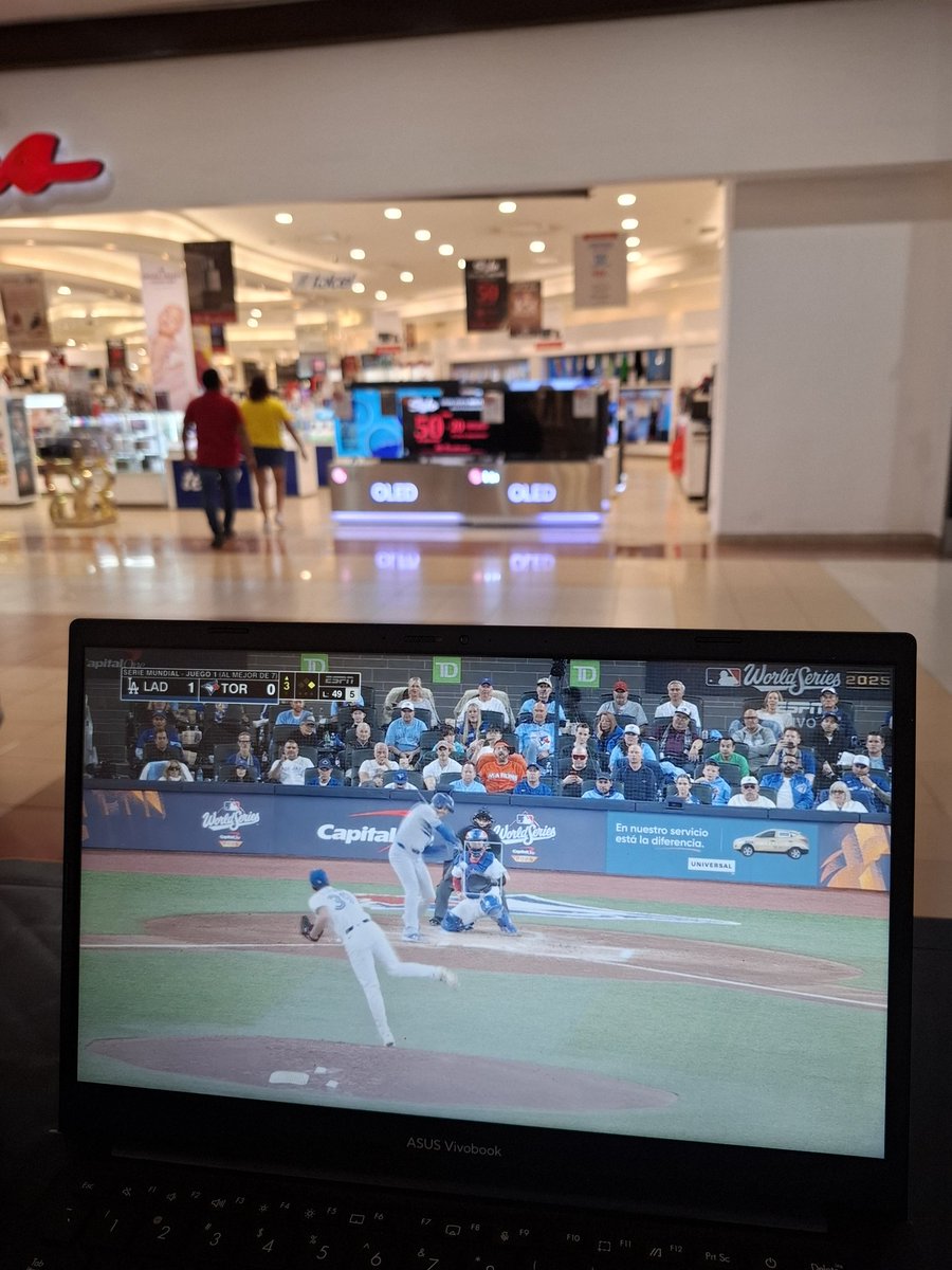 KikeClark's tweet photo. Trabajandk pero Viendo la serie mundial desde Coatzacoalcos, Veracruz. Mexico con el mejor narrador @EJerezESPN  #MLBxESPN https://t.co/vbZHmuERaG
