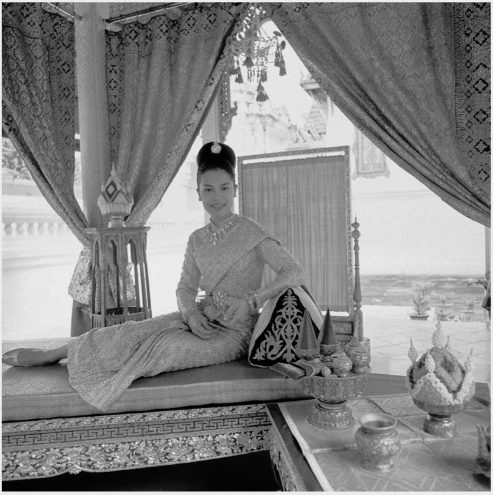 #พระพันปีหลวง ของปวงชน
ธ สถิตในใจไทยทั่วหล้า
สั่งสมบุญบารมียาวนานมา
ปวงข้าฯน้อมส่งเสด็จสู่สวรรคาลัย

ด้วยสำนึกในพระมหากรุณาธิคุณของ #สมเด็จพระนางเจ้าสิริกิติ์ 
ข้าพระพุทธเจ้าฯ ขอน้อมส่งเสด็จสู่สวรรคาลัย
#thequeenmotherofthailand 
#queensirikit