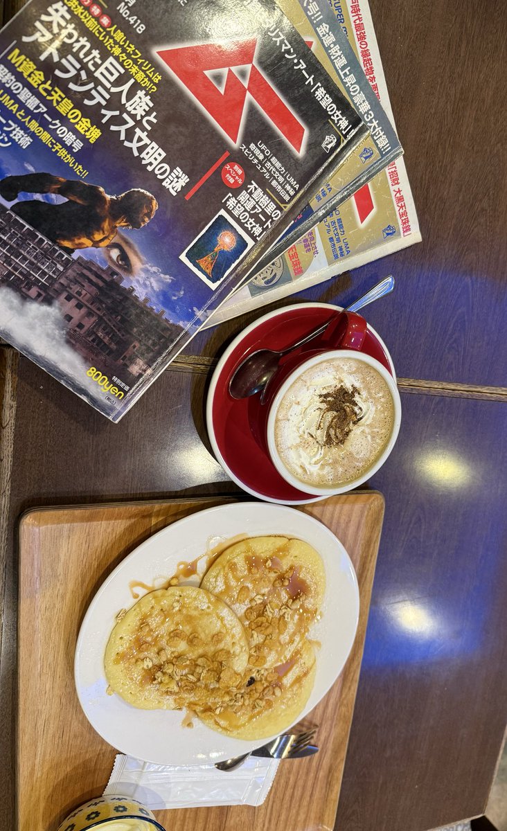 喫茶店でモーニングしとるがムーが置いてるとは・・・