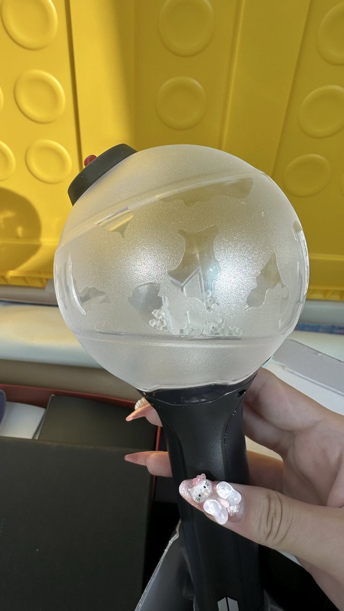 거래 tweet media