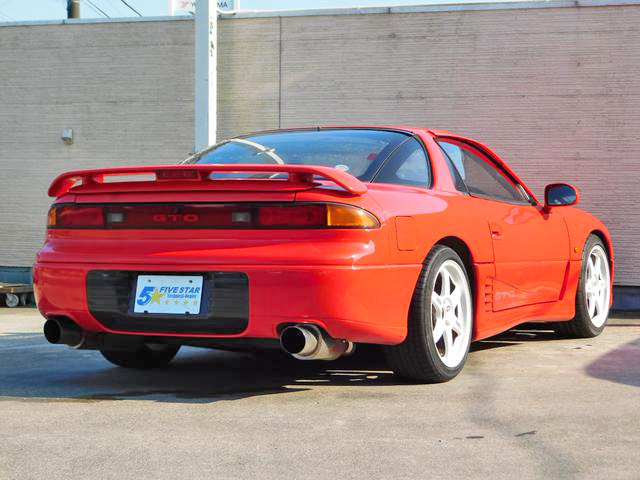Goonet_Director's tweet photo. ＼🍰本日10月25日は三菱・GTOの誕生日🎁／

35年前の今日はGTOが発売された日！
3Lツインターボで280馬力、そして4WDとアクティブエアロを採用😳
まさに90年代の国産スポーツらしい車です💪✨

https://t.co/2PbK2LrSzy

#GTO #発売日 https://t.co/sFwHEoBctt