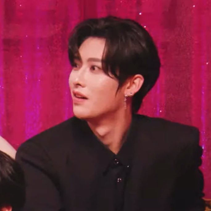 shimkcngz's tweet photo. RICKY’S FACE WHEN HAO SAID THE FIRST THING HE’D DO IN MATTHEW’S BODY IS TOUCH HIMSELF LMFAOO https://t.co/odn898V3it