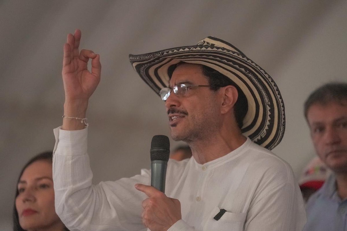 ¡Es esta la mejor respuesta ante los ataques infames! 

El campesinado cesarense y los diversos sectores sociales que acompañaron nuestro cierre de campaña la tienen clara por quien votarán este 26 de octubre. 

Simplemente gracias por tanto apoyo y amor mi pueblo del Cesar.