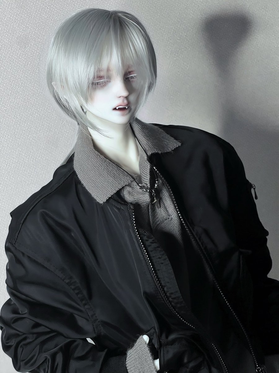 꽁지 머리 정도 되는 장발을 좋아합니다