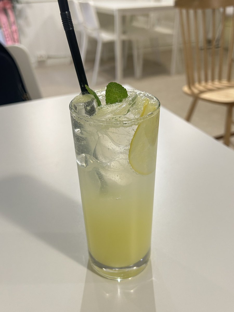 twinssonojumbos's tweet image. 저희 어머니가 하시는 카페예요! 대화역 근처에 있습니다! 
과일 음료는 당연히 직접 만든 청을 사용하구요 제가 커피를 안 마셔서 모르지만 오시는 손님들께서 원두가 맛있다고 해주신대요! 저는 크로플이 원픽입니다 너무 맛있어요🤤 
대화역이나 킨텍스 올 때 한 번씩 들러 주시면 감사하겠습니다!