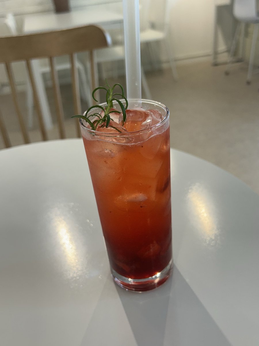 twinssonojumbos's tweet image. 저희 어머니가 하시는 카페예요! 대화역 근처에 있습니다! 
과일 음료는 당연히 직접 만든 청을 사용하구요 제가 커피를 안 마셔서 모르지만 오시는 손님들께서 원두가 맛있다고 해주신대요! 저는 크로플이 원픽입니다 너무 맛있어요🤤 
대화역이나 킨텍스 올 때 한 번씩 들러 주시면 감사하겠습니다!