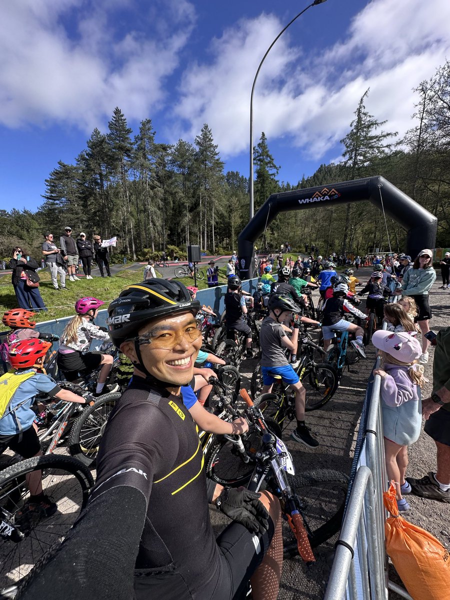 yukimtb's tweet image. 今日はキッズレースのサポートしてきました。
皆んな真剣な眼差しでペダルをこいでいる姿に感動してモチベーションもらいました🥹
ありがとう！
これで明日の自分のレースも頑張れる！
#ニュージーランド