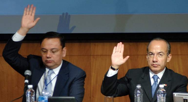 <a href="/germanmcazares/">Germán Martínez Cazares</a> ¿Con qué cara vienes a reclamar algo <a href="/germanmcazares/">Germán Martínez Cazares</a>?

Además ¿Por qué molestar a tu santa madre?

Ella no tiene la culpa de que tú seas un cerdo traidor y que fueras parte del narco-espuriato de #FelipeCaleron