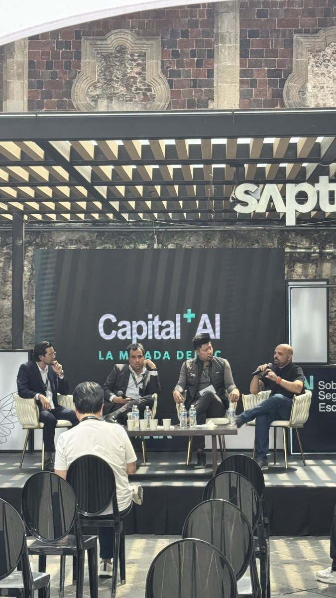 marianorenteria's tweet image. Hoy @Saptiva_AI cerró la #MexicoTechWeek con broche de oro.
Con un evento muy ambicioso, bien organizado, con el único objetivo de impulsar a la comunidad. 
Con 2 tracks: Ejecutivo y Hacker
Yo personalmente me la pase muy bien y aquí les dejo algunas de mis notas 🗒️👌
———————
1-…