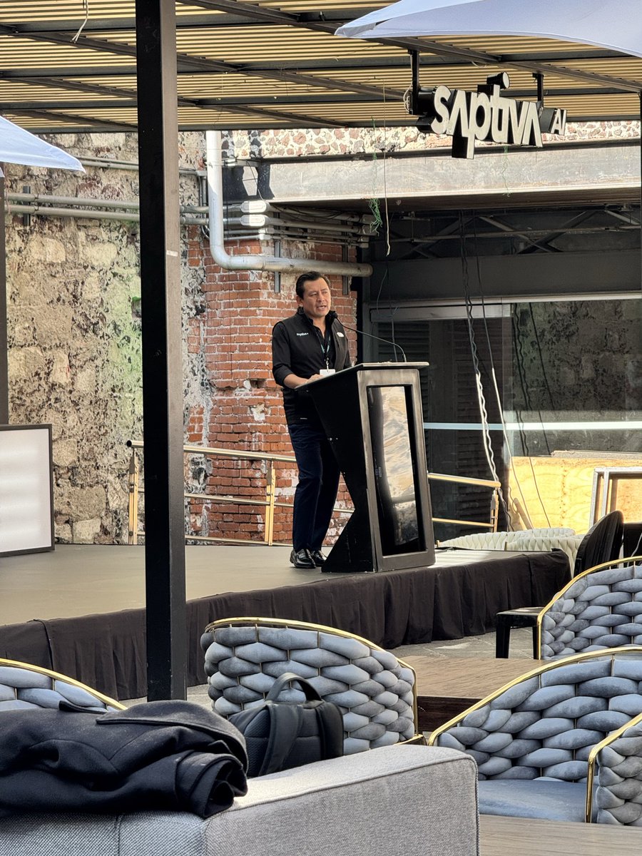 marianorenteria's tweet image. Hoy @Saptiva_AI cerró la #MexicoTechWeek con broche de oro.
Con un evento muy ambicioso, bien organizado, con el único objetivo de impulsar a la comunidad. 
Con 2 tracks: Ejecutivo y Hacker
Yo personalmente me la pase muy bien y aquí les dejo algunas de mis notas 🗒️👌
———————
1-…