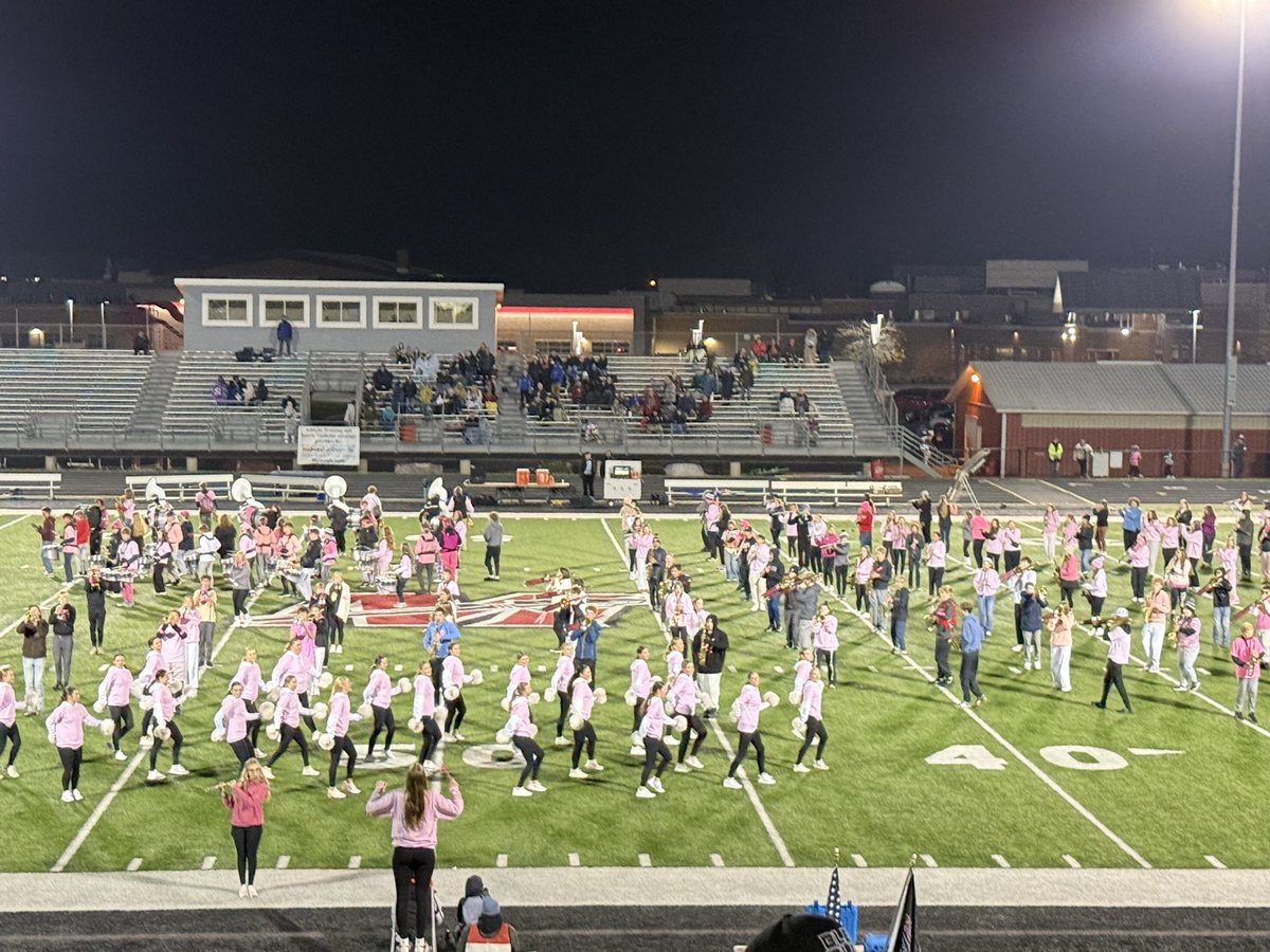 MuskegoGridiron's tweet image. 🔥🏈 Halftime Update! 🏈🔥
Your Muskego Warriors are rolling — up 50-3 over Madison West! 💪

What a first half and an awesome halftime performance by our Warrior Band &amp;amp; Cheer! 🎶🙌
#FamilyWarriors #MuskegoHSFB #WarriorNation  #wisfb