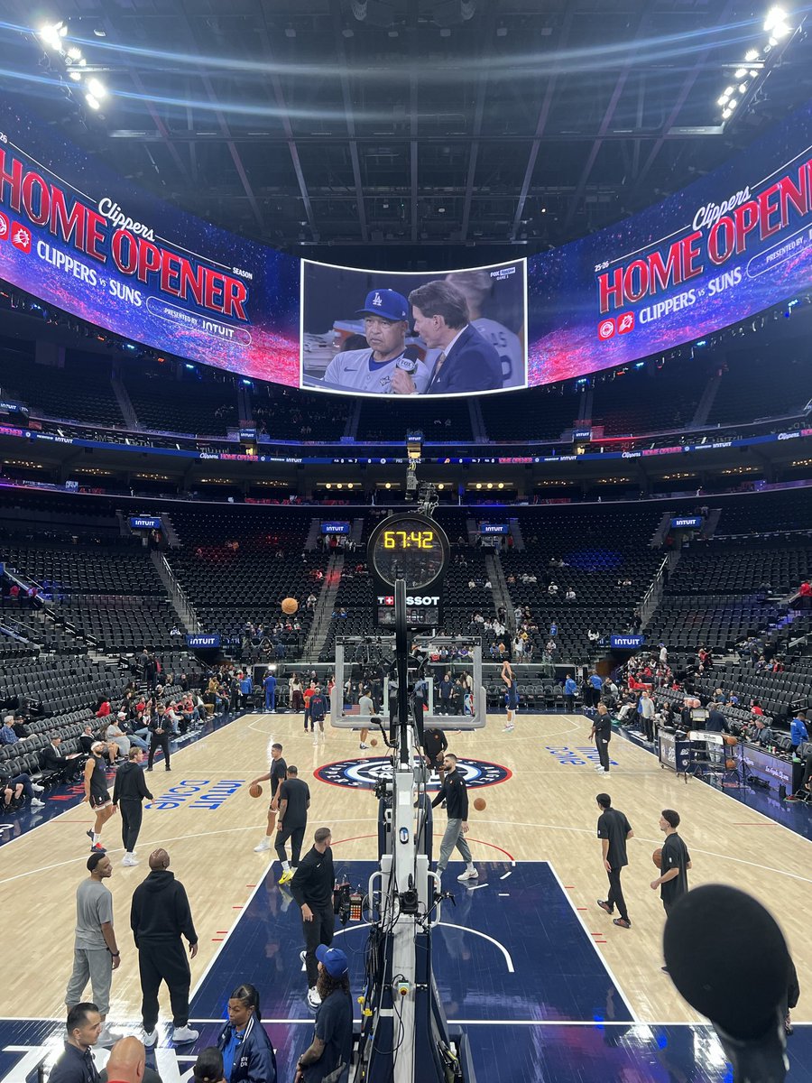 ClippersWall's tweet image. The best view in sports is back in business #FearTheWall #ClipperNation #WorldSeries