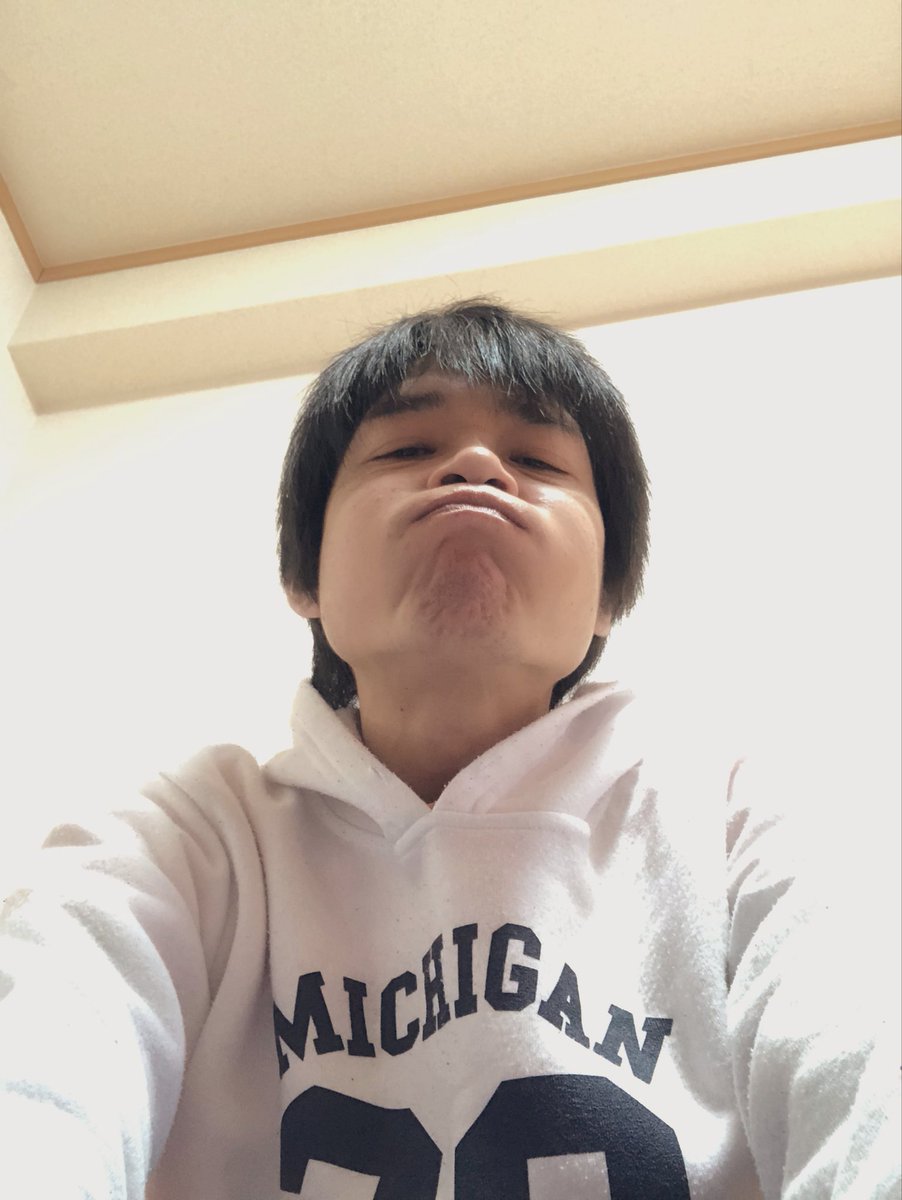 なんか太鼓やなんやかんやの
音がする
また山車でもくるのかー
とベランダ出たら
ぼくが干してて無くなった白のパーカー
隣の家に干してあるじゃないか！
背中側だからわからないけど🤔
最近無いけどおパンツも無くなったりしてたしな🥺
このパーカー安物だけど気に入ってたのに😤