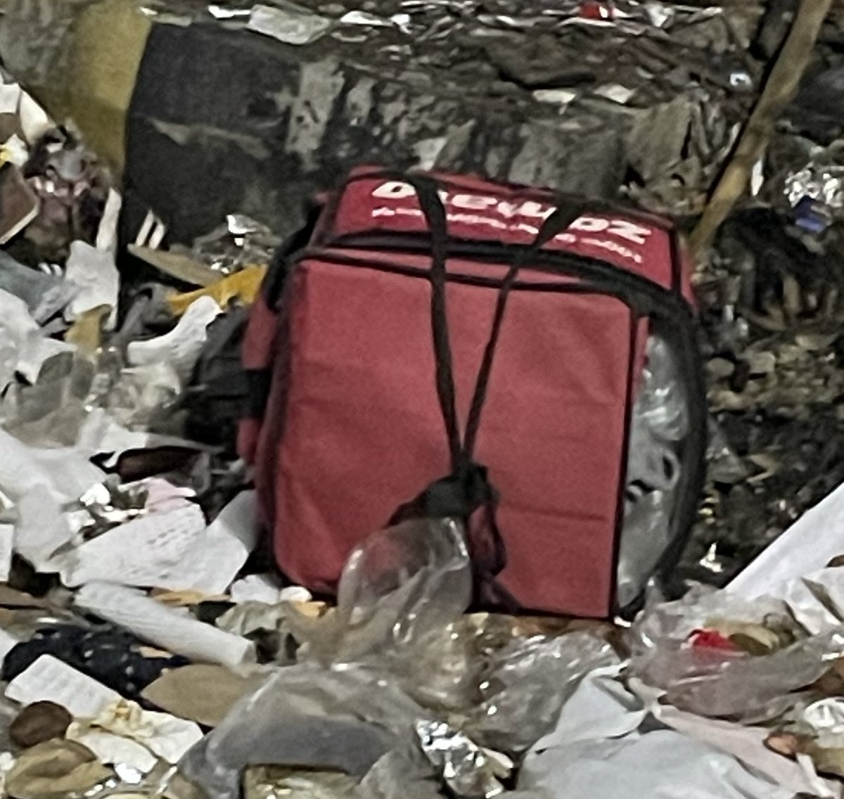 Viveksingh_097's tweet image. Delivery completed — location: Dustbin Street