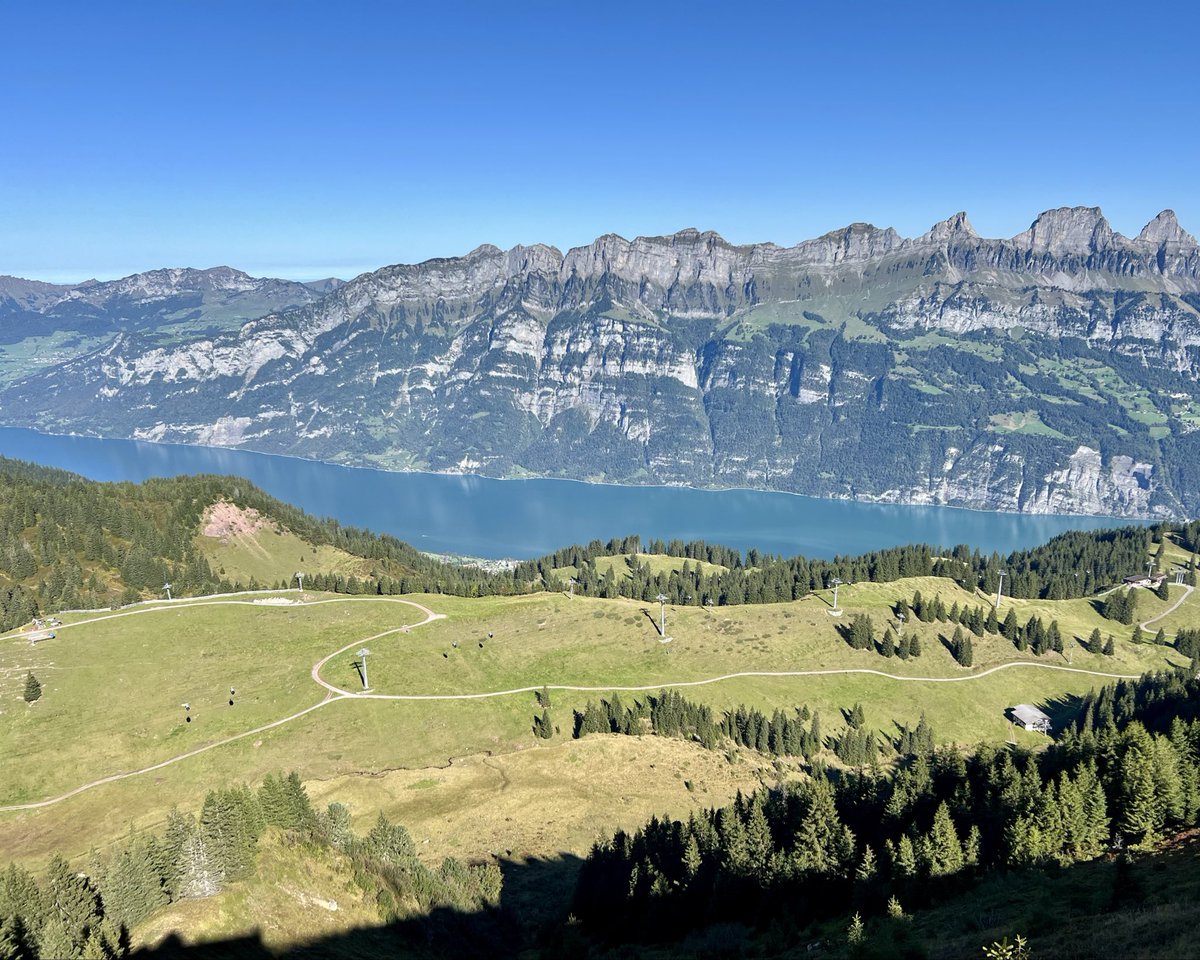 HrSchnyder's tweet photo. Blick auf die Churfirsten und den Walensee
#flums #flumserberg #prodkamm
#wandern #hiking https://t.co/88oGMai3xB