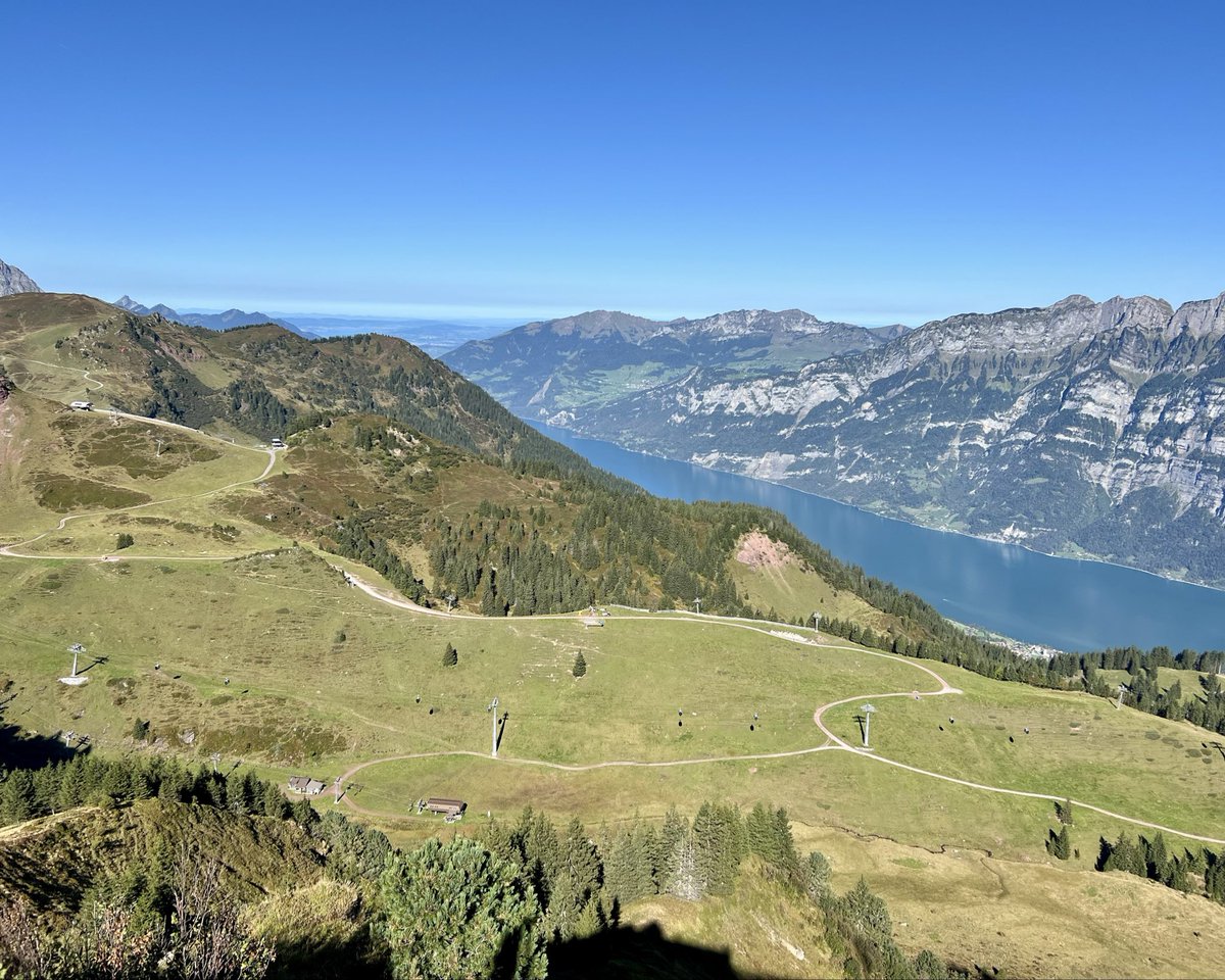 HrSchnyder's tweet photo. Blick auf die Churfirsten und den Walensee
#flums #flumserberg #prodkamm
#wandern #hiking https://t.co/88oGMai3xB