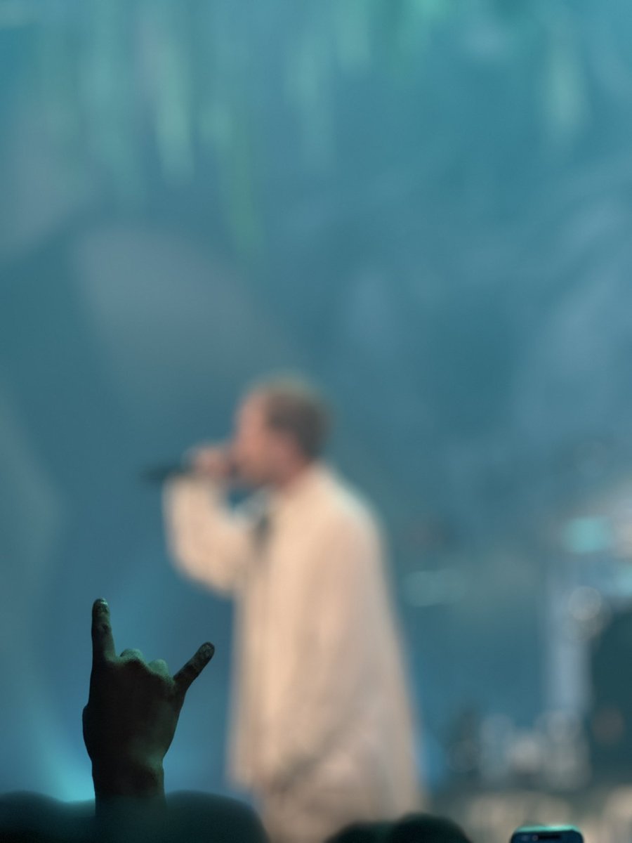 babykenjiJr's tweet image. Masatoさん撮ってたらおててにピント合って
なんかエモい画になった😂

お手手上げてくれた方ありがとうございます😂
初めてのワンマンめちゃくちゃ楽しかった！
#coldrain
#OPTIMIZE