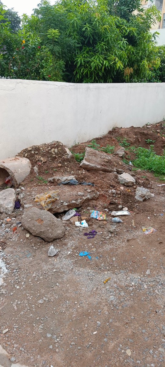 venkat_mvr8's tweet photo. @MC_Karimnagar @Collector_KNR @cdmatelangana There are multiple grievances raised complaint no 694073 &amp; 691342 to remove debris on road at ward no 12 and there is no action taken till now request your action immediately https://t.co/szj3hOfWwc