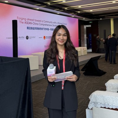 leabchin's tweet photo. #NewProfilePic https://t.co/eXxsROaC9U