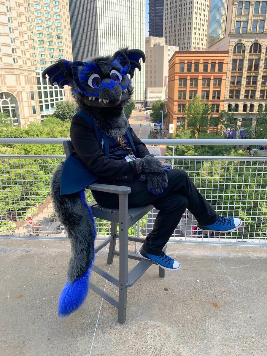 Did you wanna sit and people watch with the Seeb?
#FursuitFriday
📸 <a href="/Birthday_Bunni/">Bunnicula 🐰🥕🔜Furpoc & MFF</a>