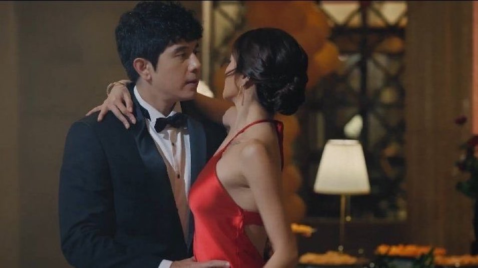 Tandem in their 30s hits different. Mature, lingering, sensual &amp; confident.
Tatak #KimPau 

#KimChiu #PauloAvelino 
#TheAlibi