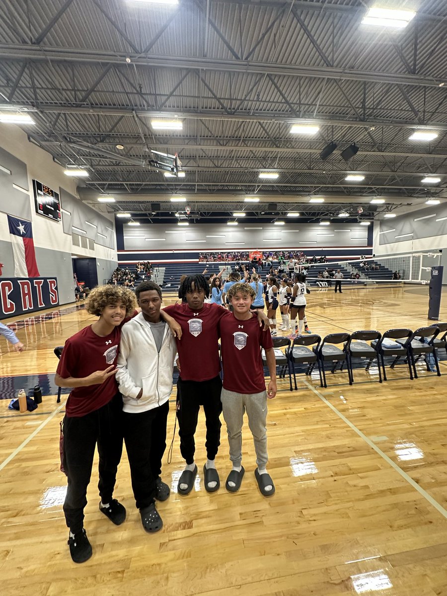 Cats supporting Cats! Happy homecoming yall! 

#EAT2gether #RunWithTheCats #BobcatPRIDE <a href="/ChapHSBobcats/">Chaparral High School Athletics</a>