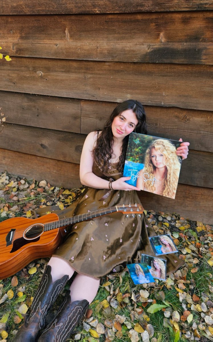 lostinspeaknow's tweet photo. It's actually impossible to put into words how grateful I am for Taylor's presence in my life through her music but thank you for always being there for me 🦋✨
Happy #19YearsofTaylorSwift the album that started it all 💚@taylornation13 https://t.co/xAz34wB9an