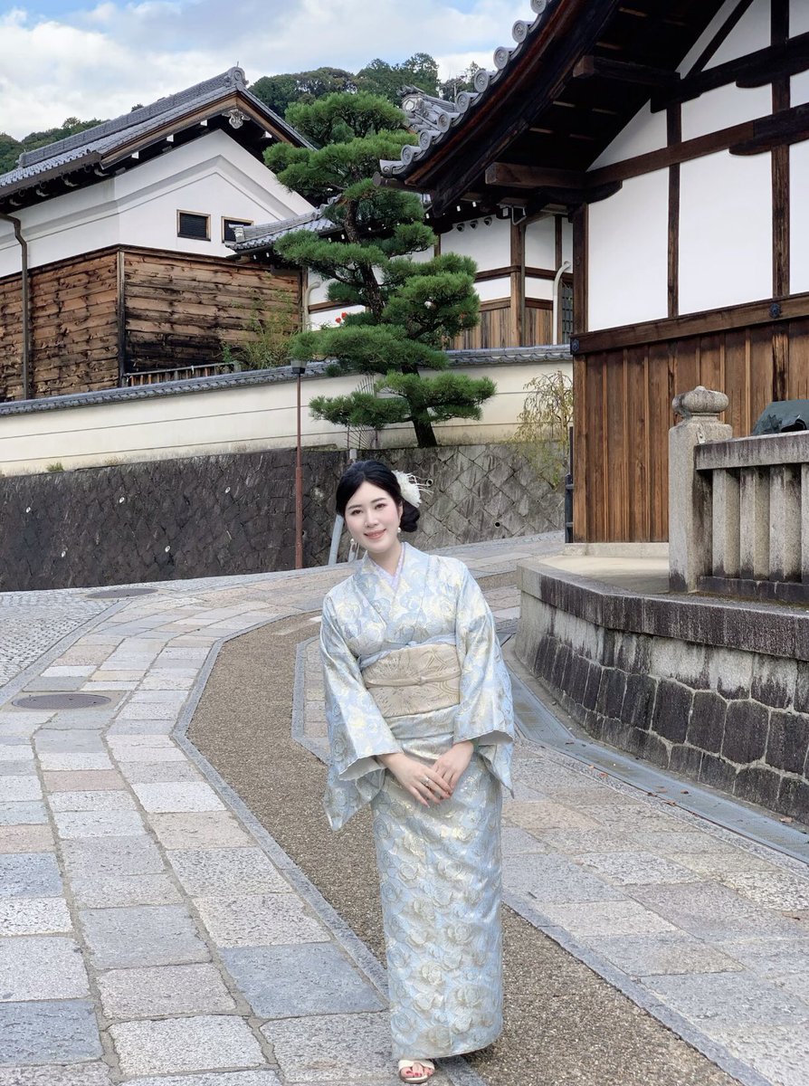 Anna8879ai's tweet photo. This is my first time wearing a kimono, what do you think? Haha https://t.co/YcDDS67dC9