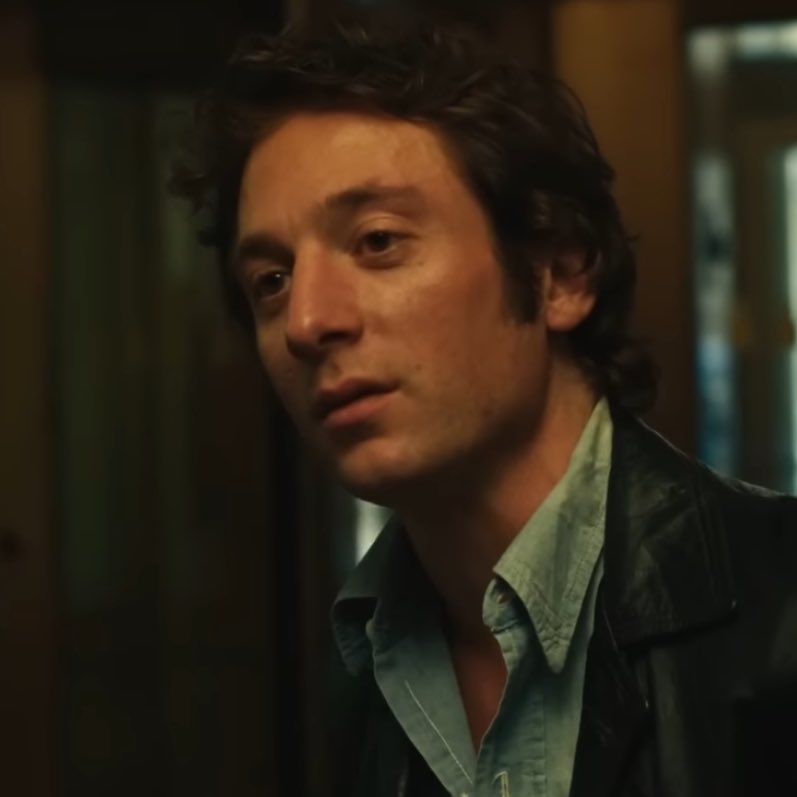 someone take away his brown contacts i’m shaking