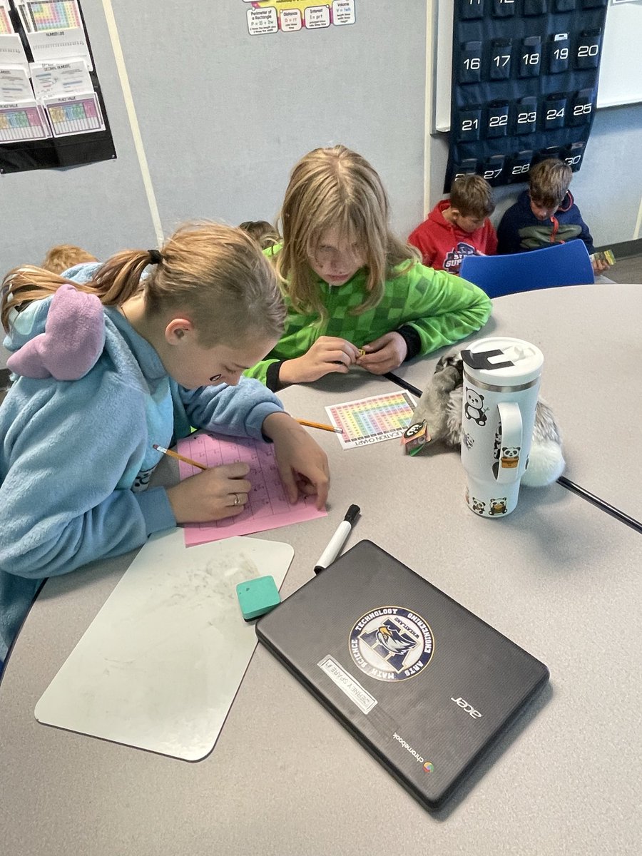 Elizabeth Hardy tweet media