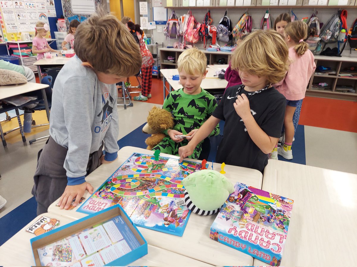 jsaunders2nd's tweet image. Celebrated earning 25 compliments with board games and card games. Such a great way to practice positive collaboration skills! #MrsSaundersScholars #hawksSOARtogether #oneccps @OldHundredES