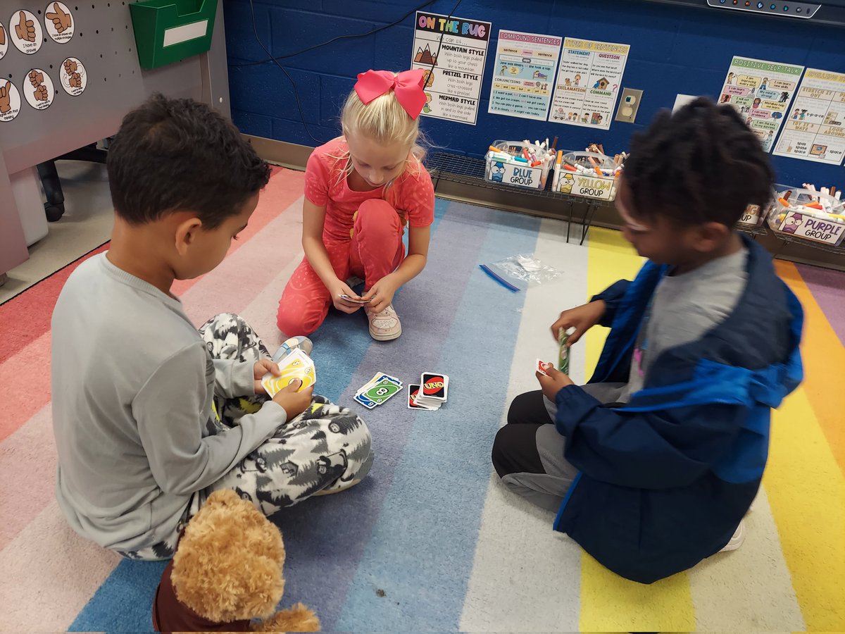 jsaunders2nd's tweet image. Celebrated earning 25 compliments with board games and card games. Such a great way to practice positive collaboration skills! #MrsSaundersScholars #hawksSOARtogether #oneccps @OldHundredES