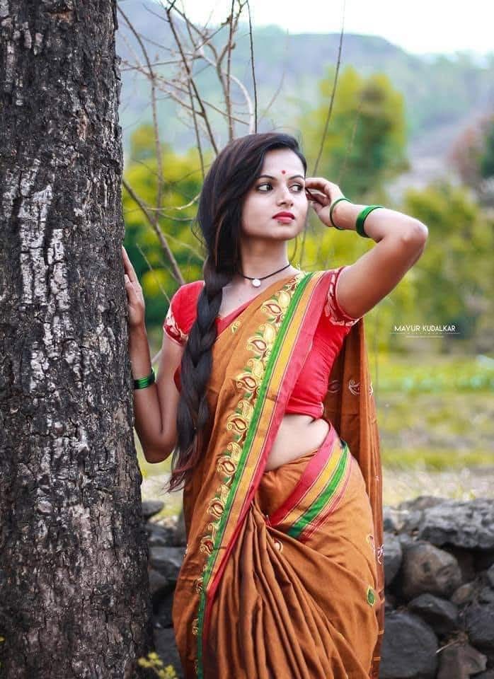 *आयुष्यात एक गोष्ट* *नेहमी लक्षात ठेवा, जो* *लोणी लावतो त्याच्या* *हातात नेहमी चाकू* *असतो...* 
  🌹🌹 *शुभ सकाळ* 🌹🌹