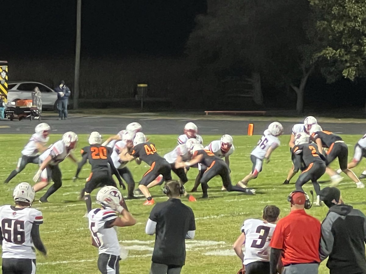 🏈 vs North Bend 

Tyler Keiser with a 1-yd TD run and Daniell to Owen Sutter for the ✌🏻.  Chieftains are up 48-20.