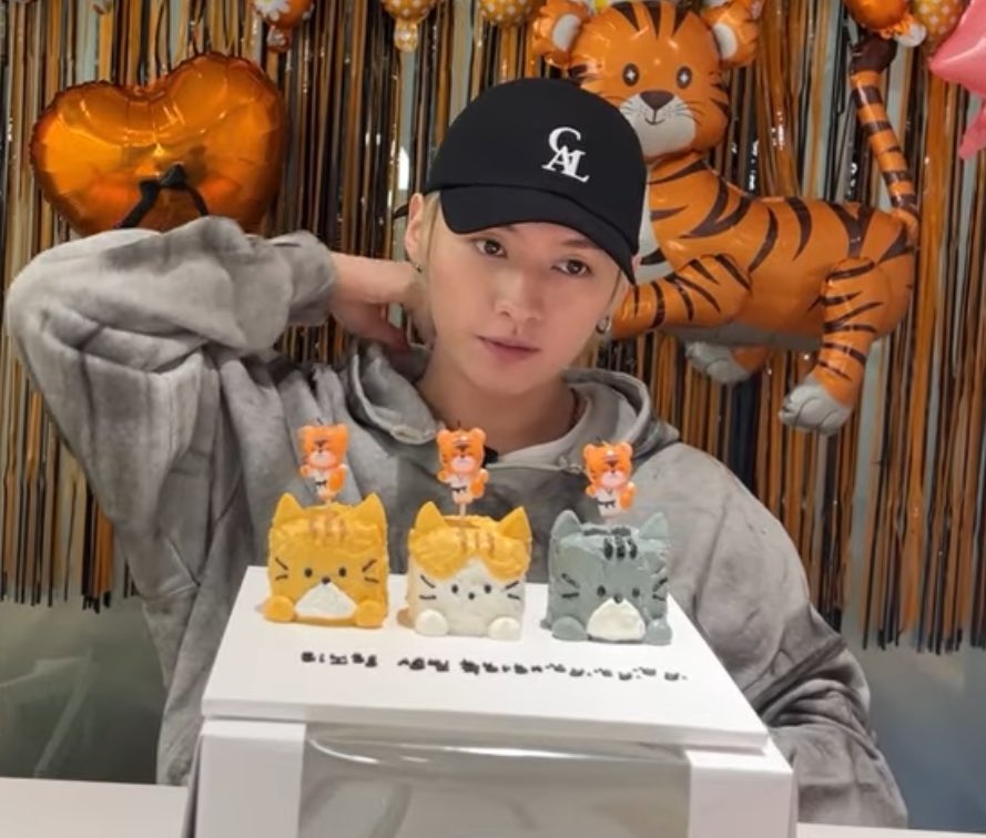 t_rinosaur's tweet image. THE SDD CAKE SO CUTEEE HAPPY BIRTHDAY MY SPECIAL CAT MAN 🥺🥺🥺