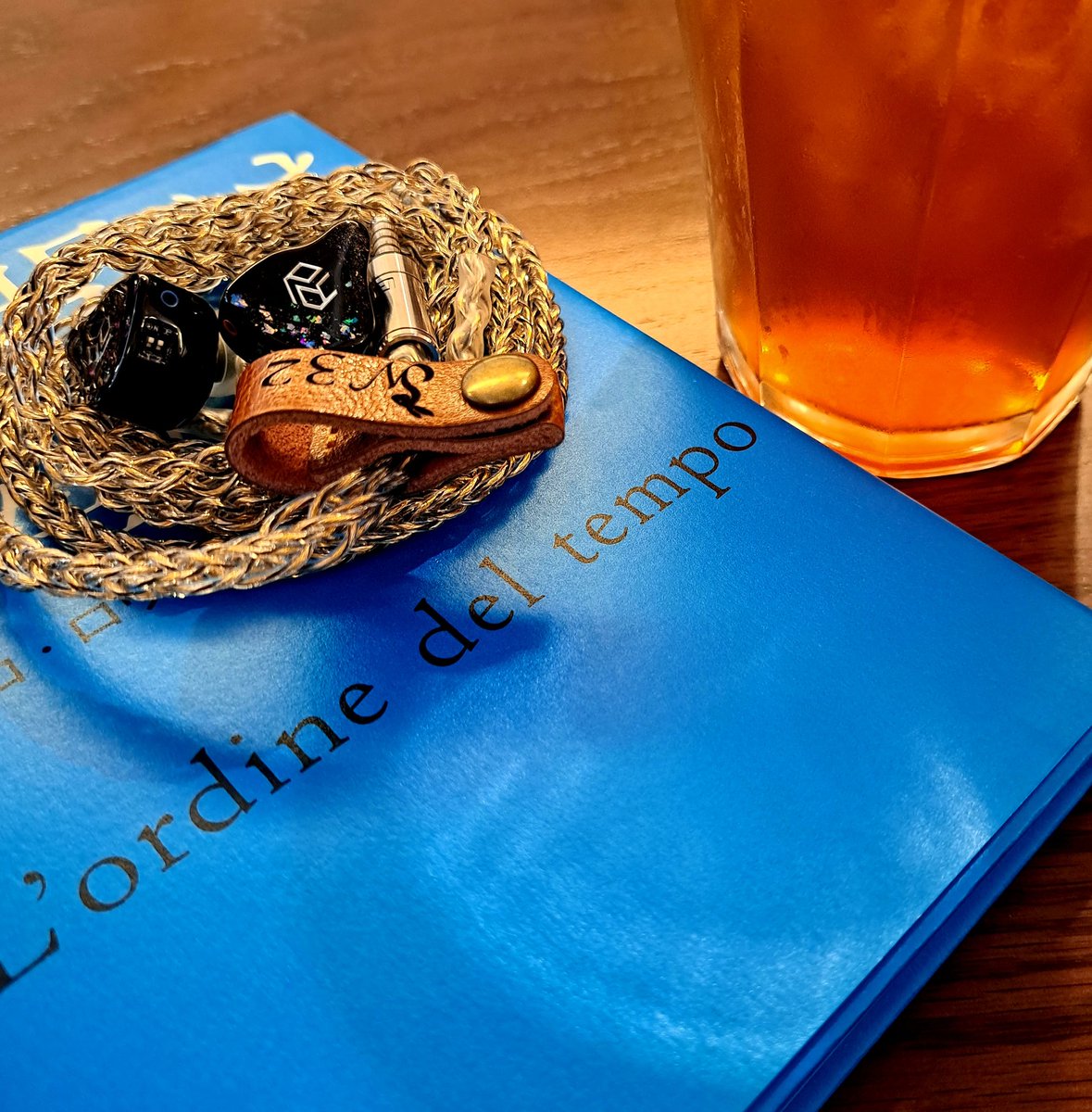 kuniakikunda's tweet image. 午前は上島珈琲でひとりゆったりと読書📖難しくても面白かったものは、繰り返して読むと前よりわかるし新たな気付きがある🐰

#SympathieWorks
#SW32
#Graffias
#MoonLightUltra
#lOrdineDelTempo
#CarloRovelli