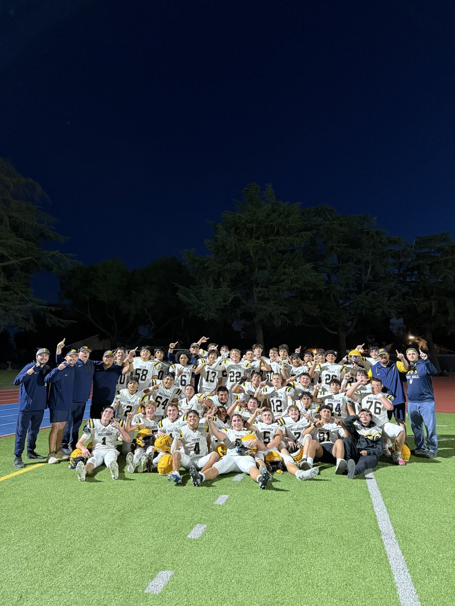 TurlockQBclub's tweet photo. TURLOCK JV WINS THE LEAGUE TITLE 🏆
The ‘Dogs hand Downey’s JV their first loss of the season with their 34-20 win and advance to 4-0 in CCAL!
#TurlockFootball | #GoDogs https://t.co/stnPpK4BDH