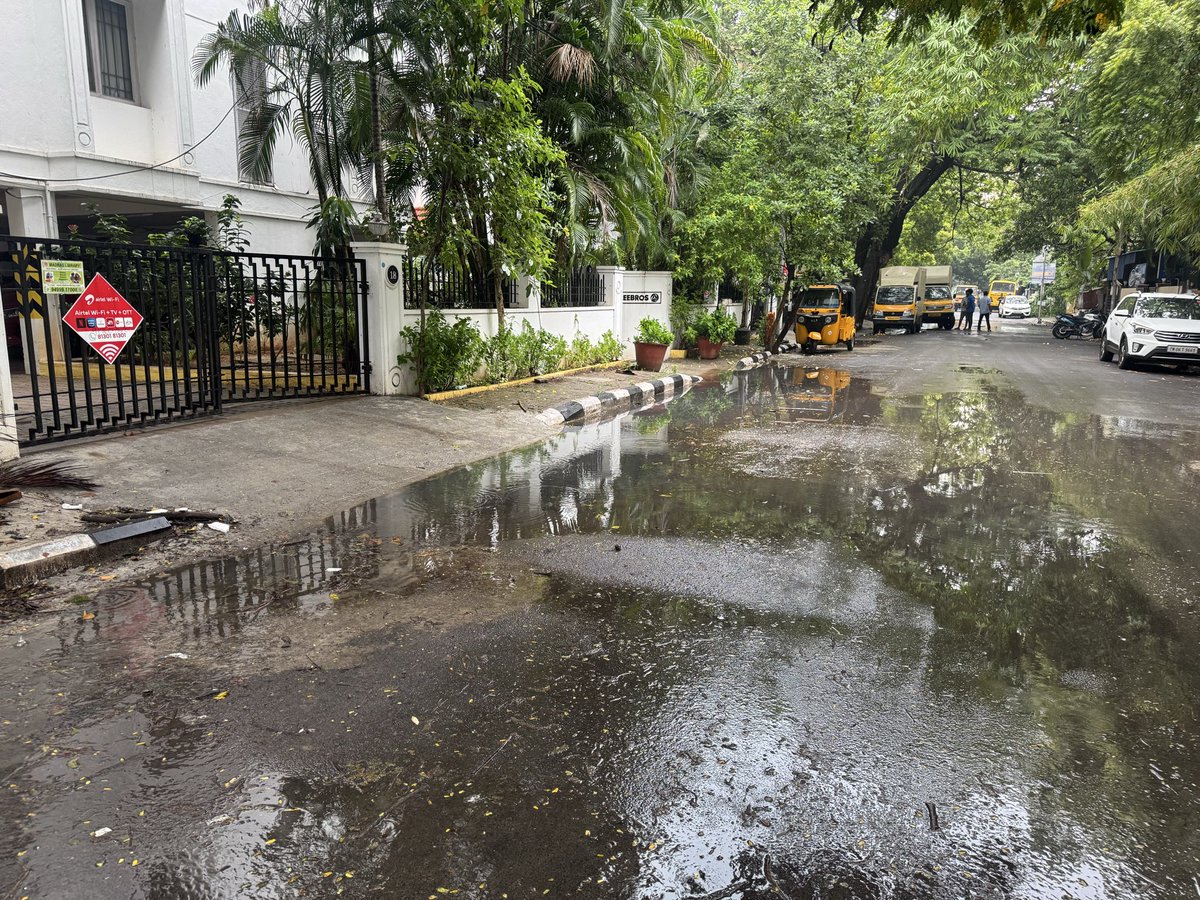 venkataseshan's tweet photo. @chennaicorp this is the state of drainage in 5th Trust Cross Street, Mandavelipakkam, Chennai-28; not just this street, there seems a flaw in the entire storm water drains system. Whenever it rains in Chennai, stormwater gets drained; sewage lines get choked&amp; overflows. https://t.co/ohOw3PKCth