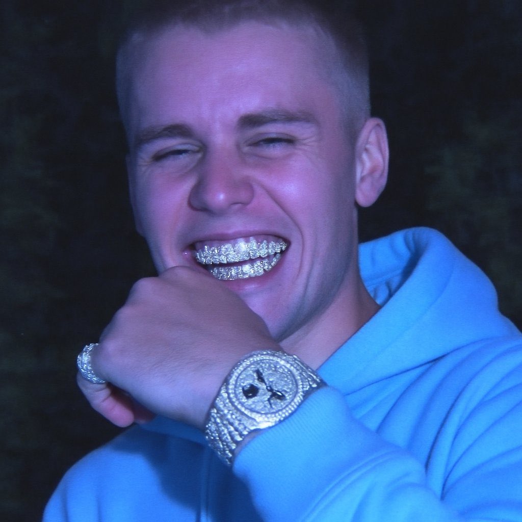 <a href="/SolJakey/">Jakey</a> <a href="/justinbieber/">Justin Bieber</a>