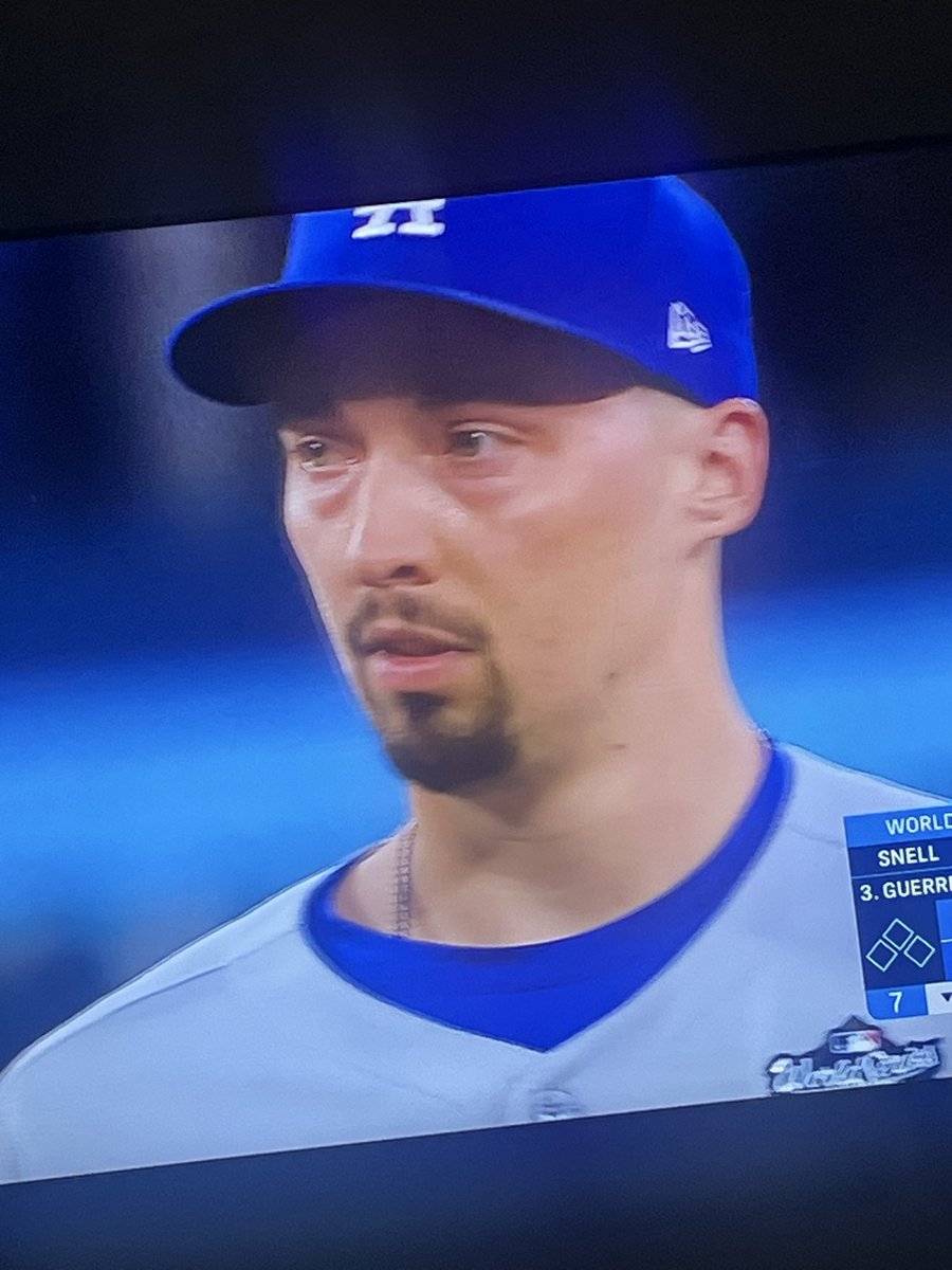 Girl_Lafleur's tweet image. Has to be the most tired looking athlete of all time. #exhausted #WorldSeries #LetsGoDodgers #WANTITALL