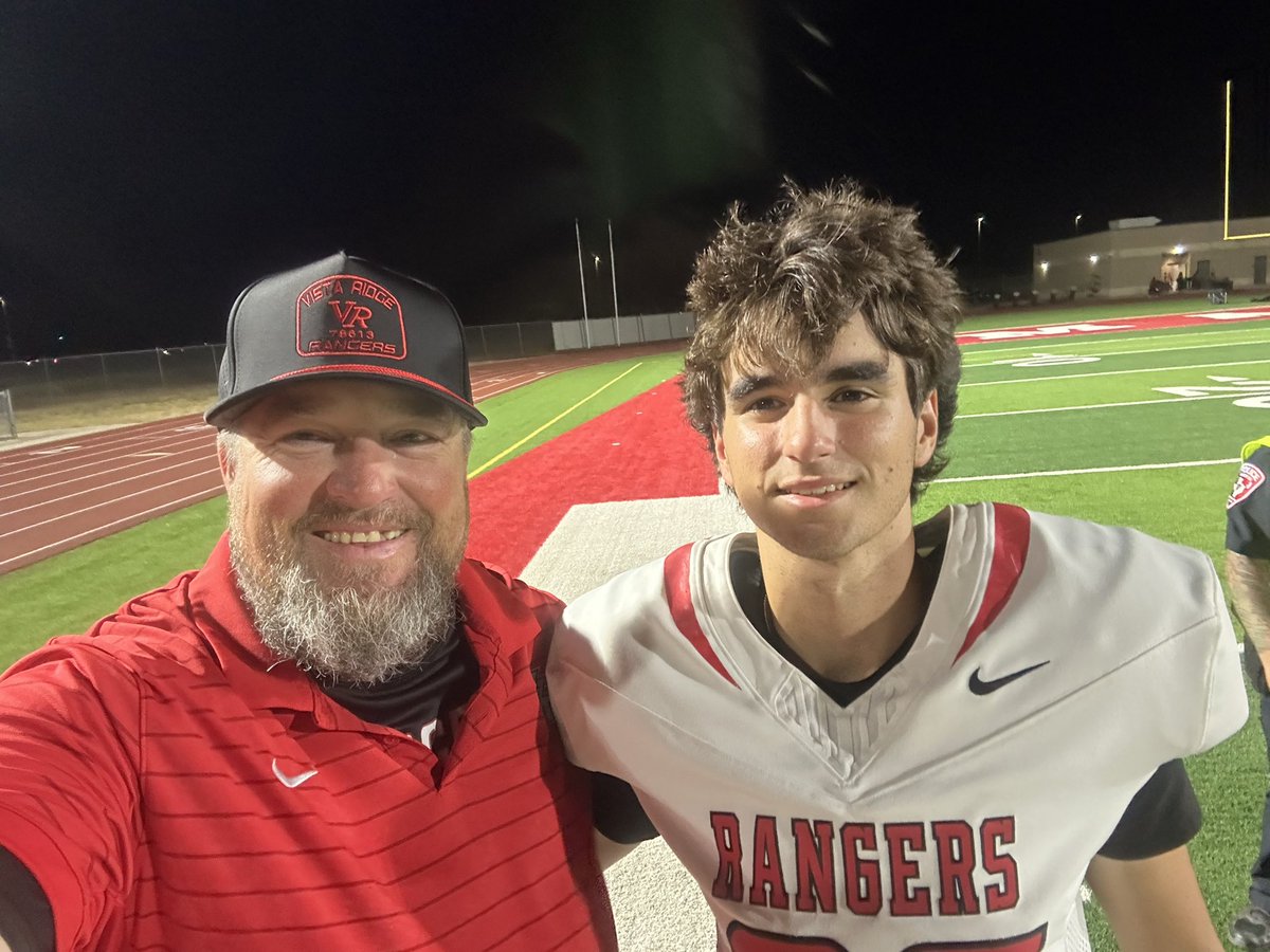 MattGarver04's tweet image. Big 44-10 win tonight for @vrhsfootball !! So proud of these guys! All three backs each had 100 yards rushing and my dude kicker did awesome even in these tornado wind conditions!!! Time to get ready for a Hippo! #RUNET