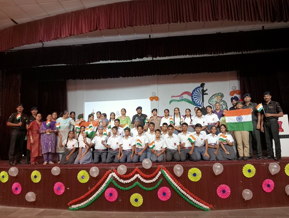 VajraCorps_IA's tweet image. #WeCare
Annually, over 5-6 lakh lives are lost in India to sudden cardiac arrest — most before medical help arrives.
#GoldenArrowDivision is changing that. 
Through 11 months of dedicated doorstep #CPRTraining across #Ferozepur Garrison, over 5,000 families &amp;amp; youth have been…