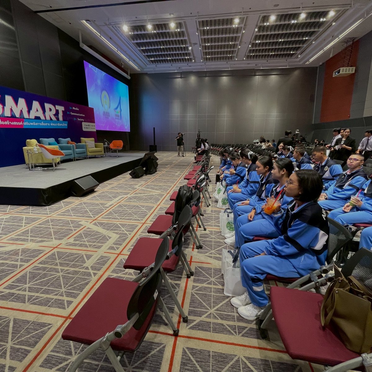 isranews_agency's tweet image. กำลังจะเริ่มแล้ว กับกิจกรรม สัมมนาสาธารณะหัวข้อ &quot;Smart Media Smart Communication Smart Society | สื่อสร้างสรรค์ เสริมพลังการสื่อสาร พัฒนาสังคมไทย&quot; 

#บยสส4 #smartmedia #smartcommunication #smartsociet