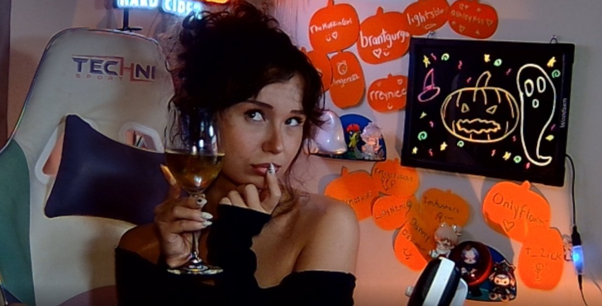 the magic conch shell but instead it’s a wine glass… and it’s telling me something?? oh i hear it… IT WANTS U TO GRAB A DRINK

CHATTING, MARBLES, VAL AND MORE

LIVE RN -> twitch.tv/itsbeerooke