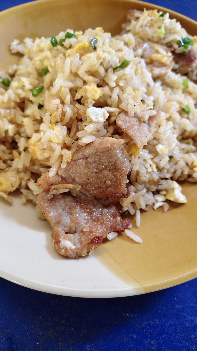 ข้าวผัดเฉยๆนี่แหละ เป็นเมนูที่มีอะไรให้เรียนรู้เรื่อยๆ ใช้ข้าวอะไร ร้อนหรือเย็น ใช้ไฟแค่ไหน ใส่เครื่องปรุงตอนไหน ส่งผลต่อผลลัพธ์หมด....ว่าแล้วก็จ้วงสักที 🤤