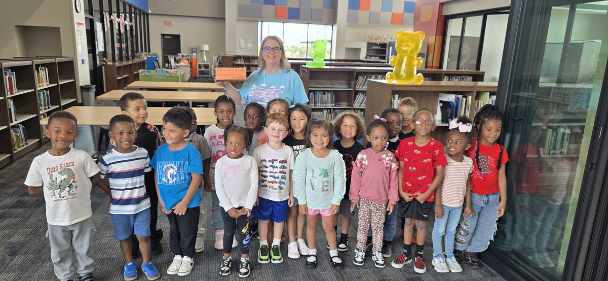 My little Broncos used their STEAM skills to design a thank you gift for a staff member. They chose our librarian, Ms. Keenright to receive their basket created with a Kleenex box.
 <a href="/BrosnahanES/">Brosnahan Elementary</a> <a href="/CyFairISD/">Cypress-Fairbanks ISD</a> 
#ChoosePublicSchools #ChooseBrosnahanES