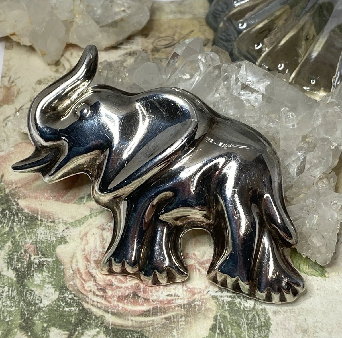 Vintage Taxco Sterling Silver Signed Elephant - Pin - Signed - Trunk Up For Luck

ebay.us/m/FJGVge

#vintagejewelry #elephant #SterlingSilver #taxco #gift