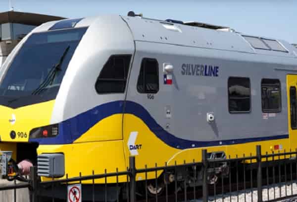#DART lanzó su esperada linea plateada (Silver Line) de servicio de tren regional, una inversión que robustece su papel como una presencia económica y de movilidad en el norte de Texas. hoydallas.com/hoy-dfw/metrop…