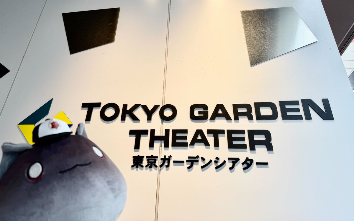 【#メメモリ1stLive】
『メメントモリ 1st Live ～The Singing of Laments～』
開催当日になりました♪

開場は15:00を予定しています。
皆さまお気をつけてお越しください☔

当日券は13:30から販売予定！
物販も13:30から開始です。ぜひおいでください♪