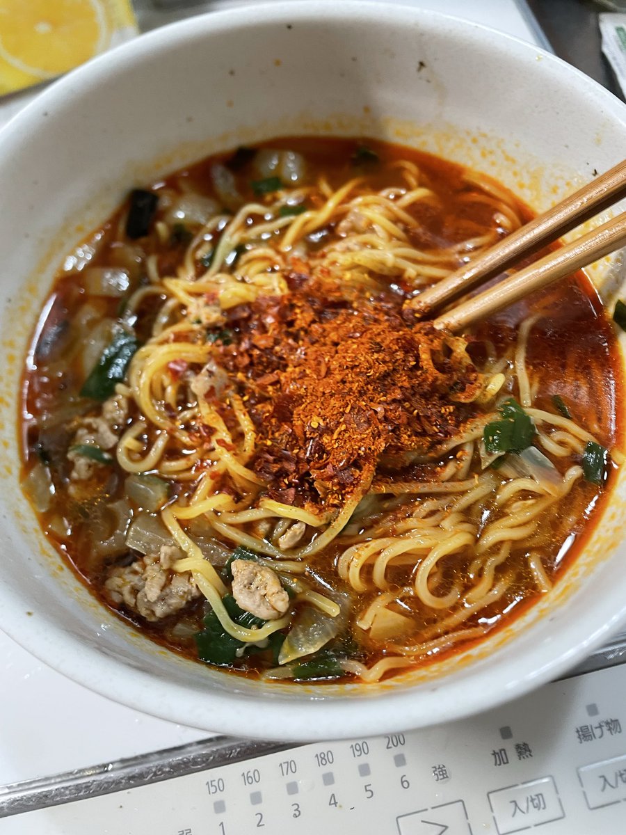 美味しかった
裏に記載されていた
おすすめ食材を入れて作りました

豚の挽肉とニラと玉ねぎ